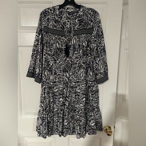Tyler Boe Black and White Abstract Long Sleeve Flowy Tassle Dress